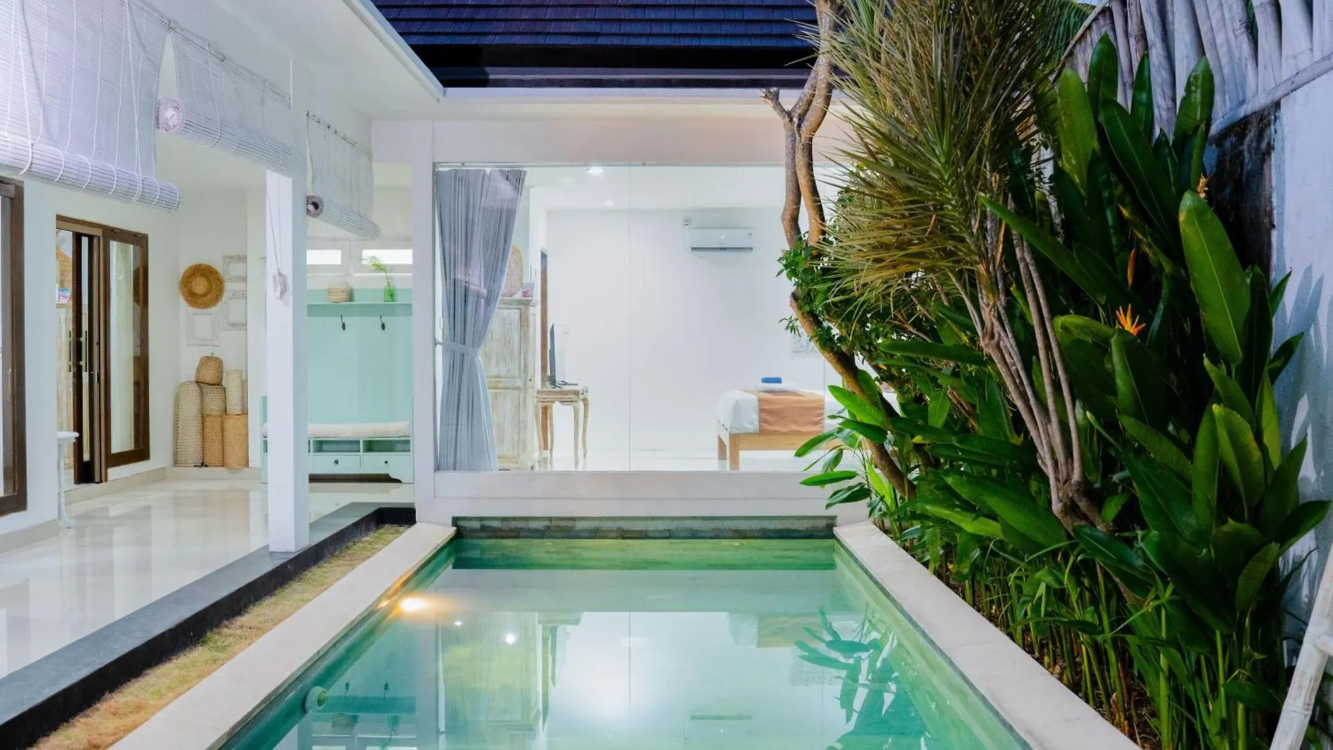 Massive 3 Bedroom Villa In Heart Of Seminyak