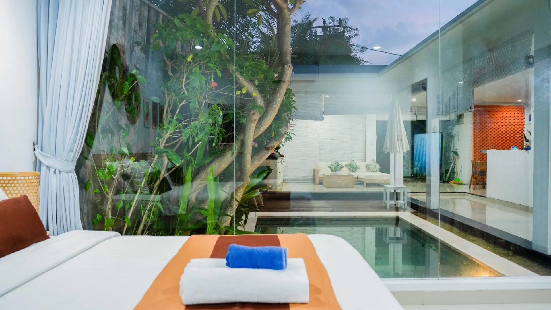 Massive 3 Bedroom Villa In Heart Of Seminyak