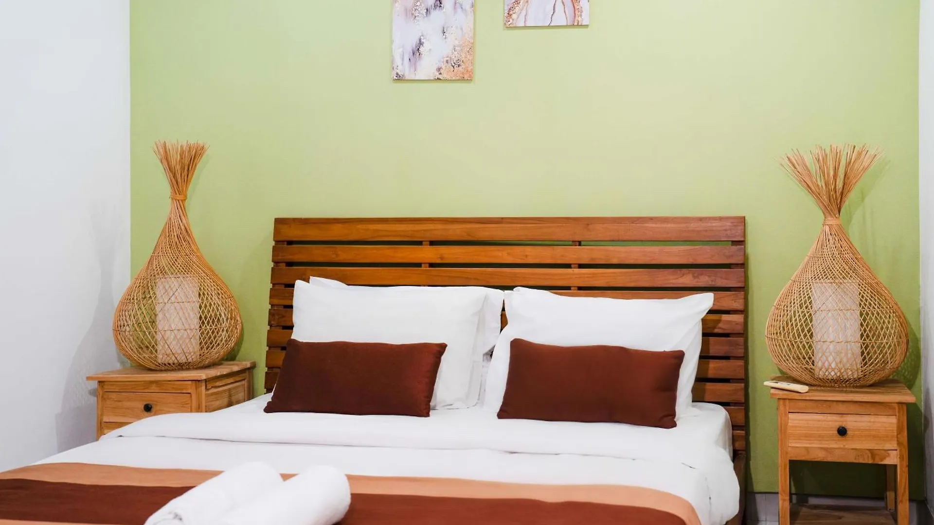 Massive 3 Bedroom Villa In Heart Of Seminyak