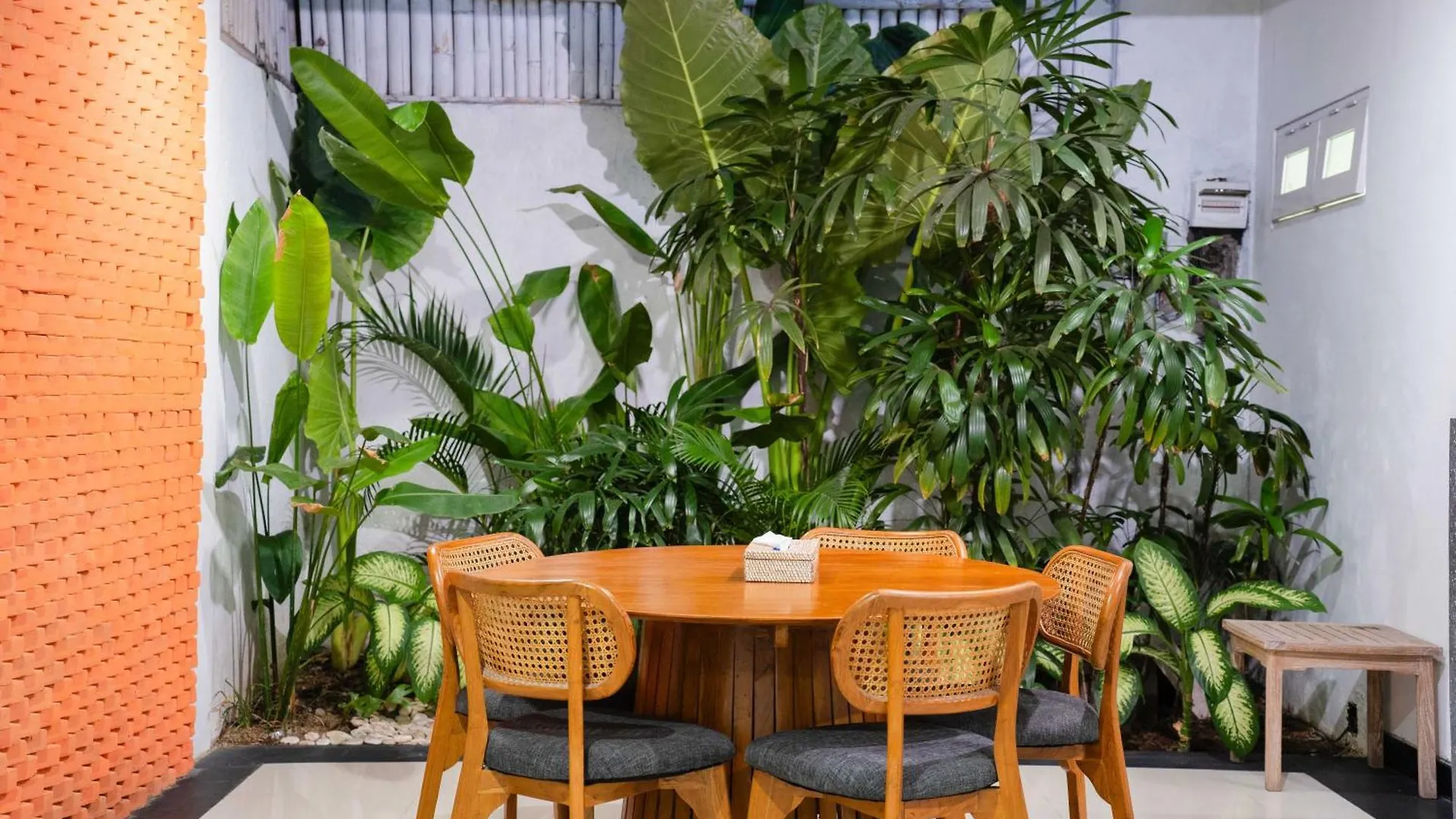 Massive 3 Bedroom Villa In Heart Of Seminyak Ινδονησία